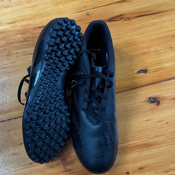 NWT Adidas Predator Accuracy 4 soccer cleats men’s 9.5 / women’s 10.5 - Picture 5 of 12
